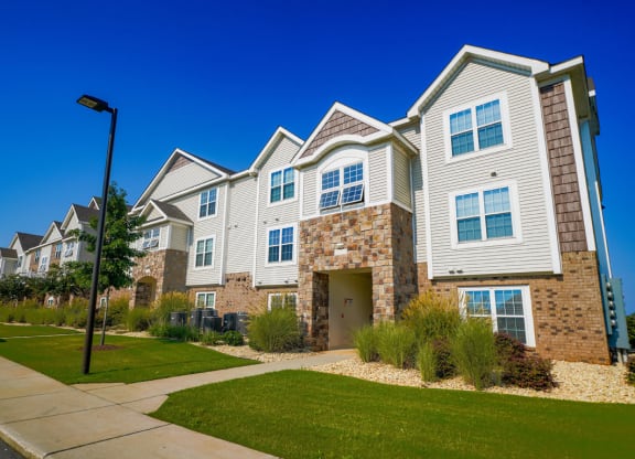 Exquisitely Maintained Grounds at Limestone Creek Apartment Homes, Madison, AL