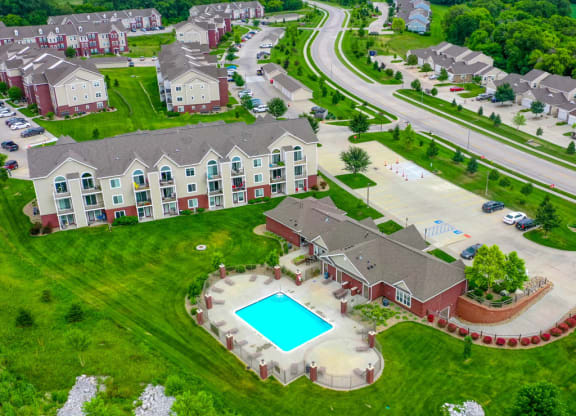 Beautiful Surroundings at Lynbrook Apartment Homes and Townhomes, Nebraska