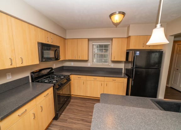Kitchen With Ample Storage at Lynbrook Apartment Homes and Townhomes, Nebraska