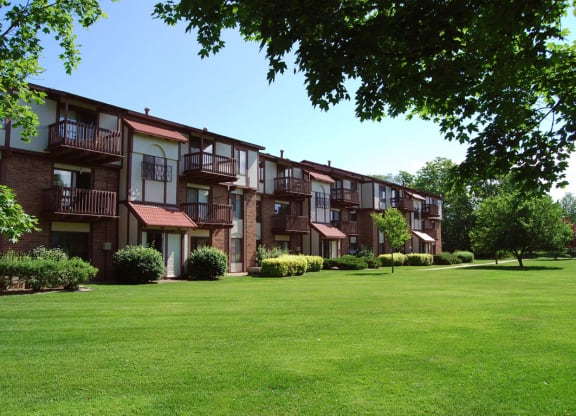 Lovely Apartment Community at Madeira Apartments, Kalamazoo