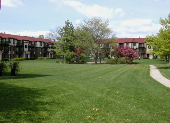 Gorgeous Green Lawns at Madeira Apartments, Kalamazoo, MI