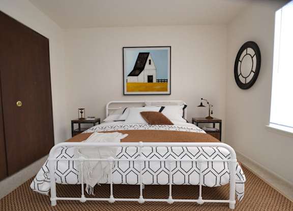 Magnolia and Dahlia Bedroom at Fox Pointe Apartments, East Moline 61244