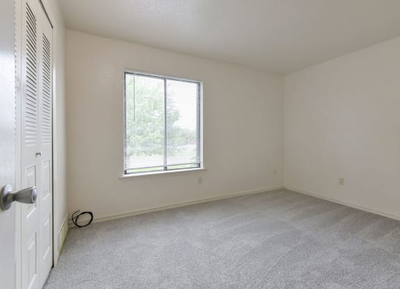 Spacious Bedroom with Large Window at Old Monterey Apartments in Springfield, MO