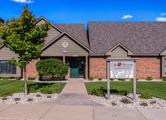 Leasing Office at Oak Shores Apartments in Oak Creek, WI