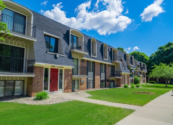 Nice Lawn Spaces at Old Farm Apartments, Indiana, 46517
