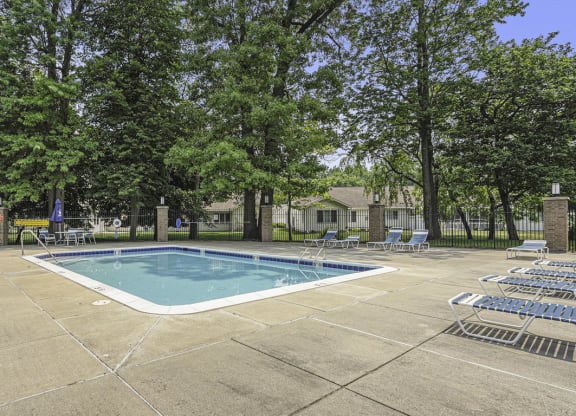 Refreshing Pool with Wi-Fi at Orchard Lakes Apartments, Toledo, 43615