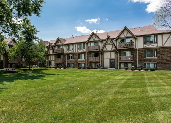 grassy courtyard at Polo Run Apartments, Greenwood, 46142