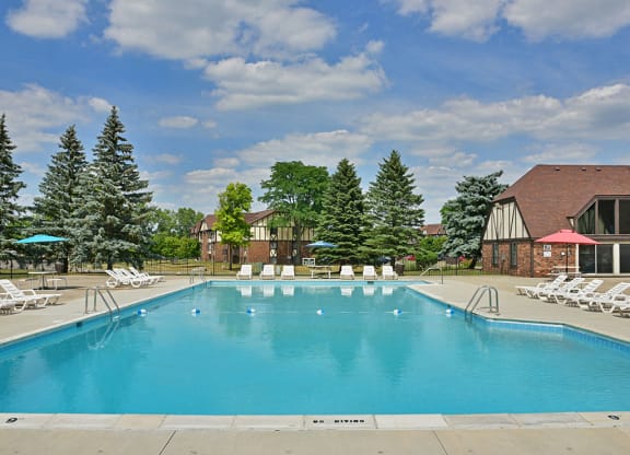 Large Pool at Charter Oaks Apartments, Davison, MI, 48423