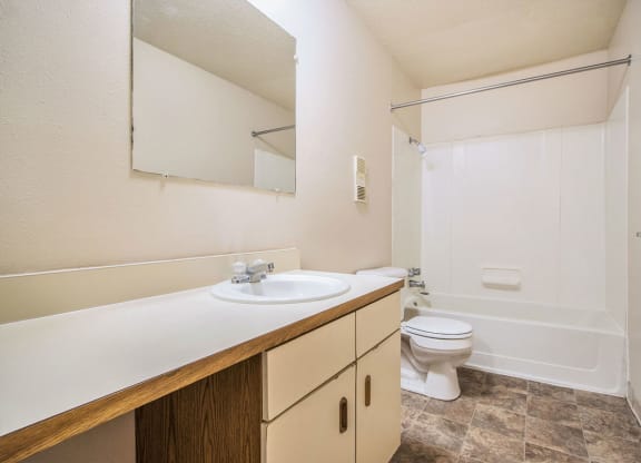 Bathroom With Bathtub at Seville Apartments, Kalamazoo, MI