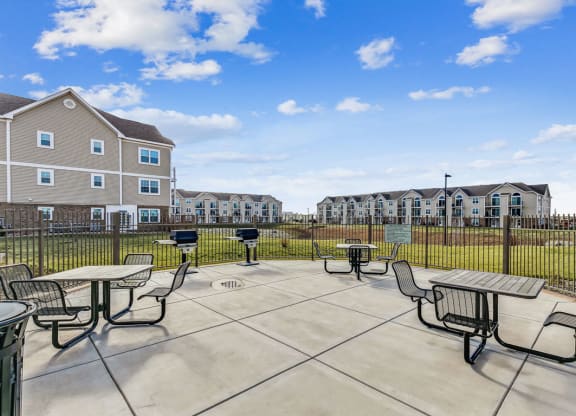 Grilling Area with Seating at Stoney Pointe Apartment Homes in Wichita, KS