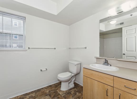 Master Bathroom at Stoney Pointe Apartment Homes in Wichita, KS
