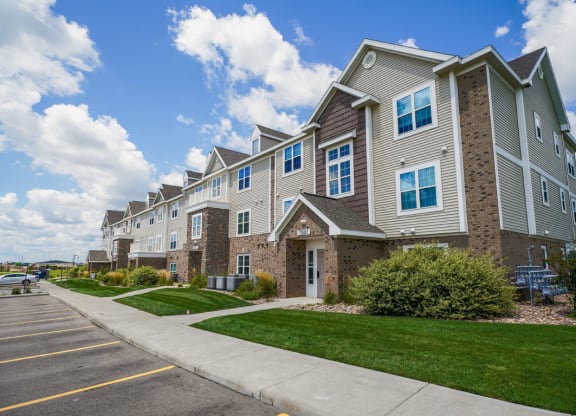 Landscaped Walkways at Stoney Pointe Apartment Homes, Wichita, KS