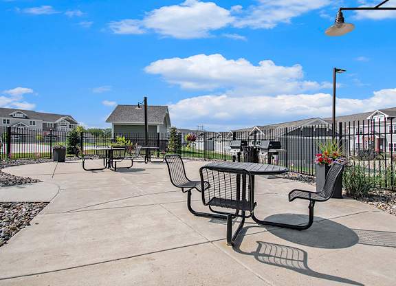 Gathering Area With Grills at Strathmore Apartment Homes, West Des Moines