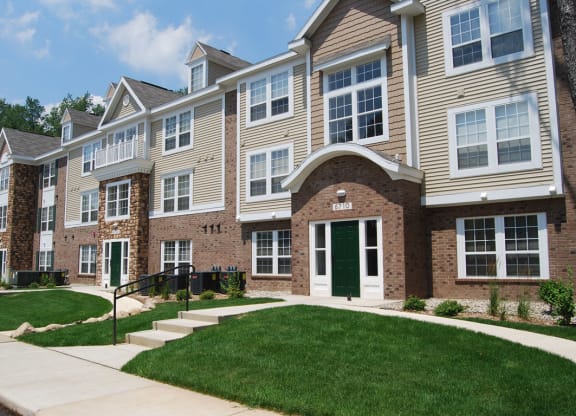 Exterior View Of Apartments at Tall Oaks Apartment Homes, Kalamazoo, 49009