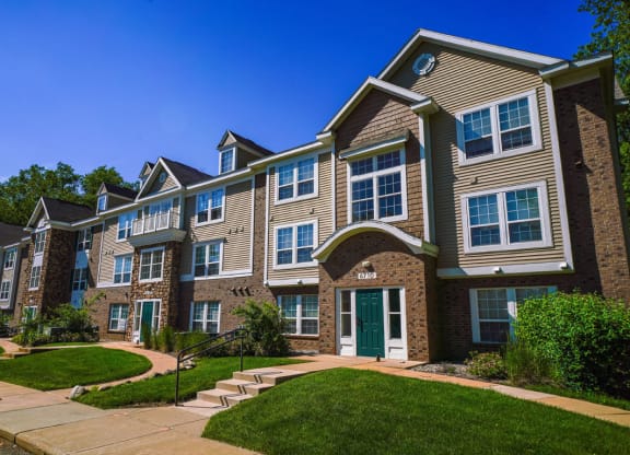 Building Exterior at Tall Oaks Apartment Homes, Kalamazoo, MI, 49009