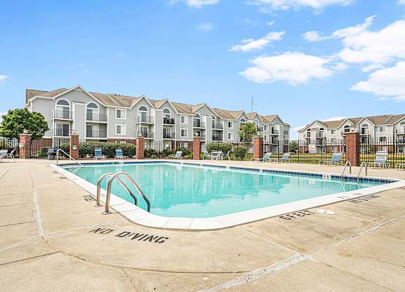 Poolside Community Views at Tracy Creek Apartments, Perrysburg, Ohio
