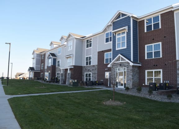Beautifully Constructed Apartment Homes at Trade Winds Apartment Homes in Elkhorn, NE 68022