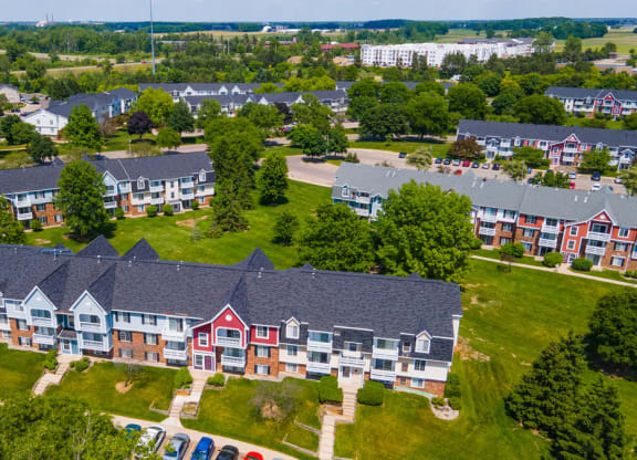 Park Like Grounds at Trappers Cove Apartments, Lansing, Michigan