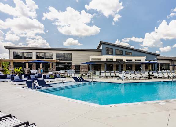 Relaxing Swimming Pool With Sundeck at Upper Vue Flats, Dublin, OH, 43016