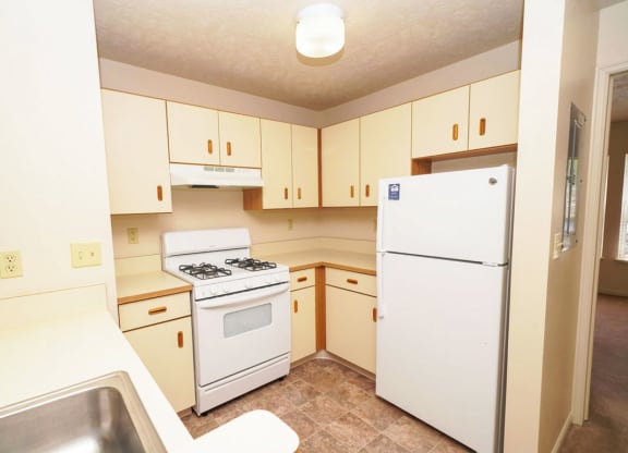 two bedroom kitchen with white appliances at Windmill Lakes Apartments, Holland, 49424