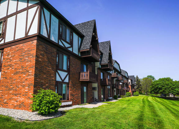 Exterior Building View at Wingate Apartments, Michigan