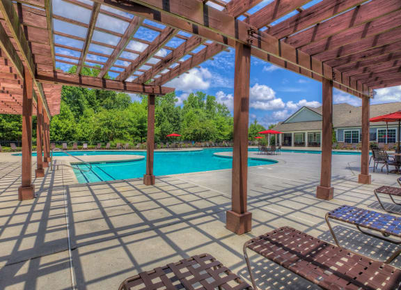 Luxury Apartments in Newnan| Stillwood Farms Apartments | Relaxing Pool