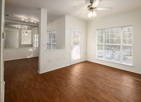 Classic style apartment living and dining room
