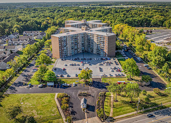 Building Aerial - Willoughby Hills Towers in Willoughby Hills OH