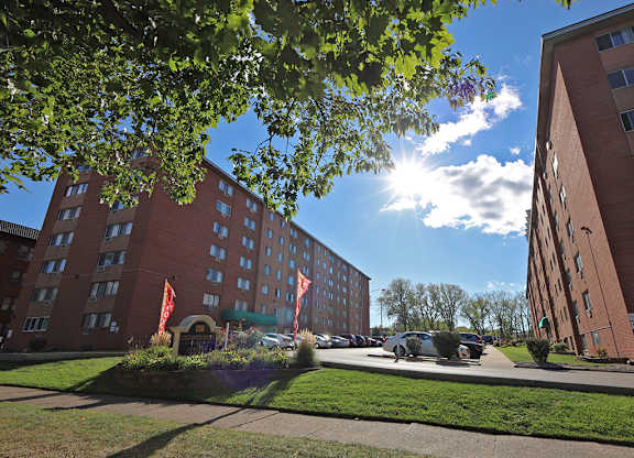 Edgewater Landing Apartments in Cleveland OH