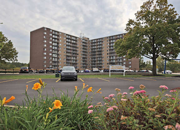 Building Exterior - Willoughby Hills Towers in Willoughby Hills OH