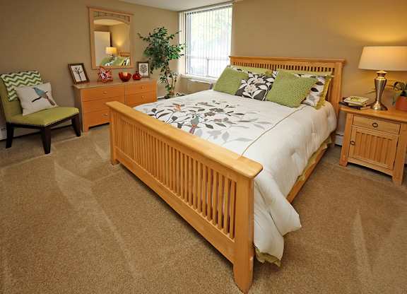 Model Suite Bedroom at Water's Edge Apartments in Euclid OH
