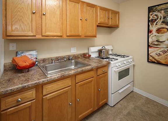 Model Suite Kitchen at Morgan Park Apartments in Euclid OH