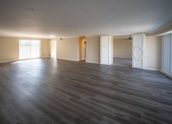 2B2B Penthouse #612 - Living Area