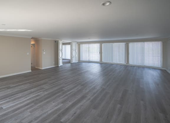 2B2B Penthouse #612 - Living Area