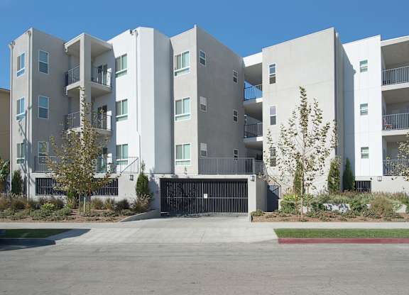 Exterior Landscape at Grand View Towers, Los Angeles California  