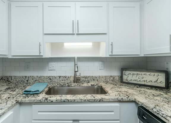 Kitchen with granite countertops at Crest at East Cobb Apartments, Marietta, GA, 30062