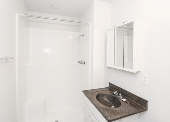 Bathroom  at Canyon Creek Apartments, Missouri, 64132