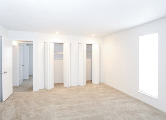 Master Bedroom Closets at Canyon Creek Apartments, Missouri