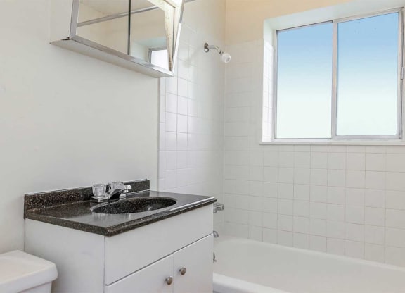 2x1F Bathroom at Waldo Heights, Missouri