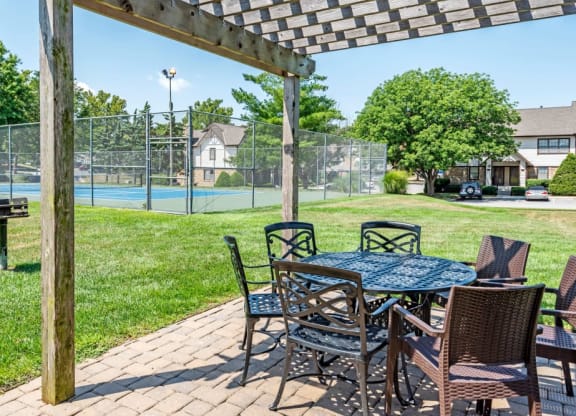 Community Patio & Grill at Coach House Apartments, Kansas City, 64131