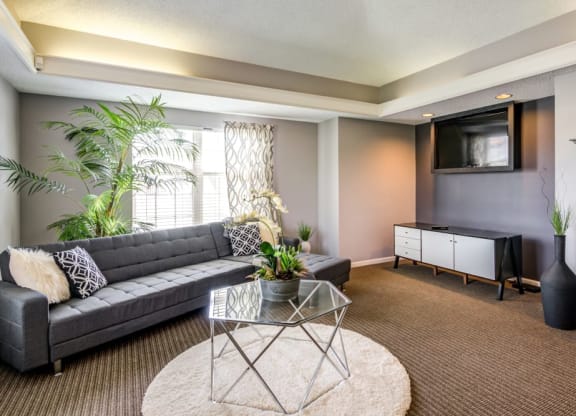 Leasing Office Waiting Area at Coach House Apartments, Missouri, 64131