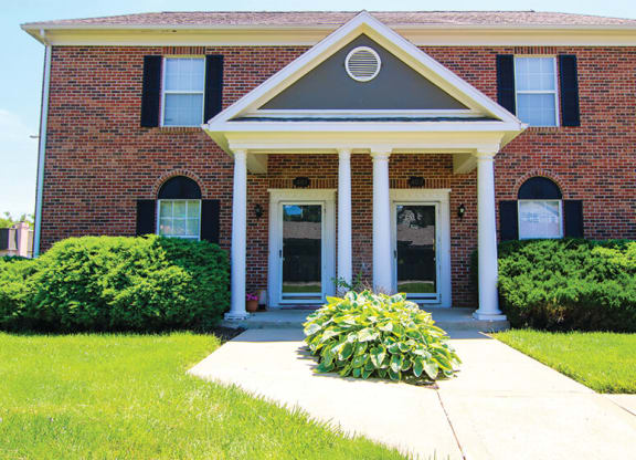 2 Story Apartments at Coach House Apartments, Kansas City