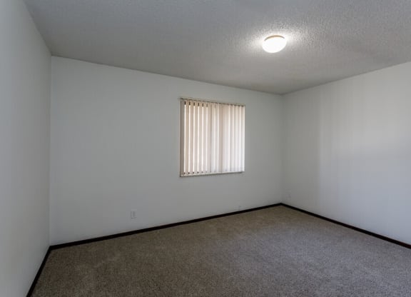 this is a photo of the living room of a 560 square foot, 1 bedroom apartment at