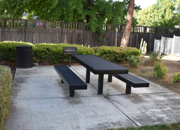 Mutual Housing at Sky Park exterior photo - picnic table