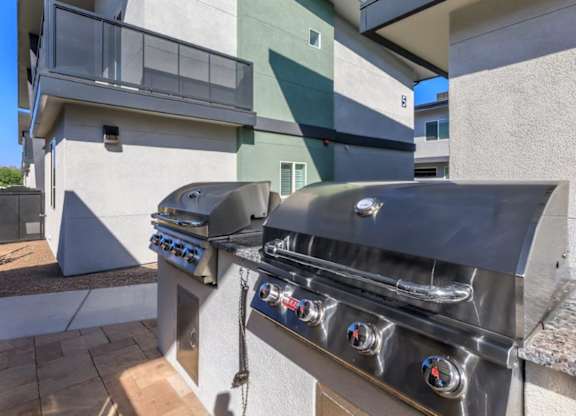 The Hedrick on Mountain Townhome-Style Apartments in Tucson, Arizona BBQ's