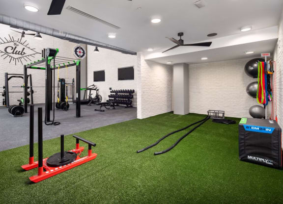this is a photo of the gym at harvard square apartments in dallas, tx