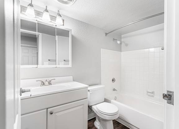 Luxe at Meridian Apartments Bathroom