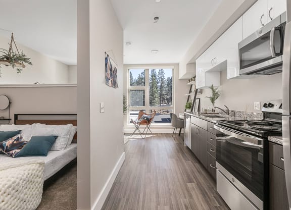 TheNest_Bend_OR_Interior_Model_206_EntryView