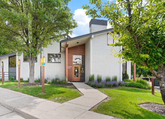 Clover Creek Exterior Shot Clubhouse