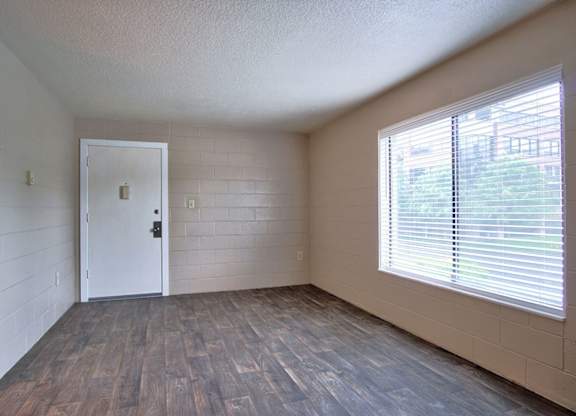 The Hudson Apartments Vancouver, WA two-bedroom living room